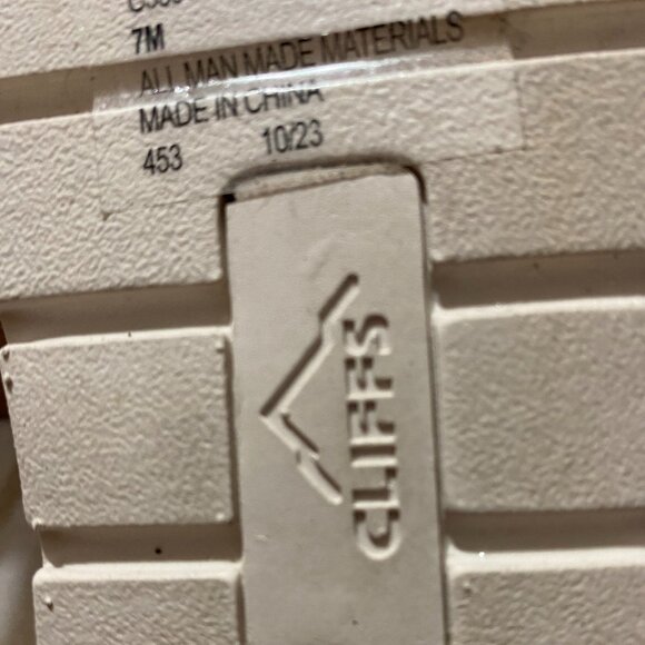 CLIFFS GOLD SANDAL BY WHITE MOUNTAIN SIZE 7M NEW CONDITION - Picture 3 of 3